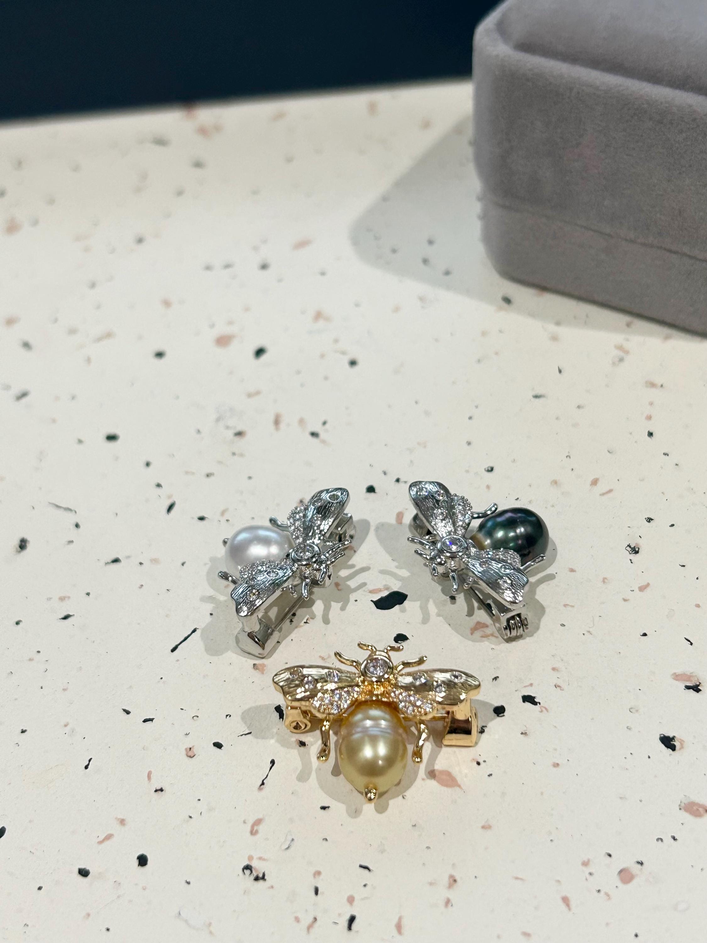 Bee Pearl Pendant Brooch – South Sea or Tahitian, ~9mm