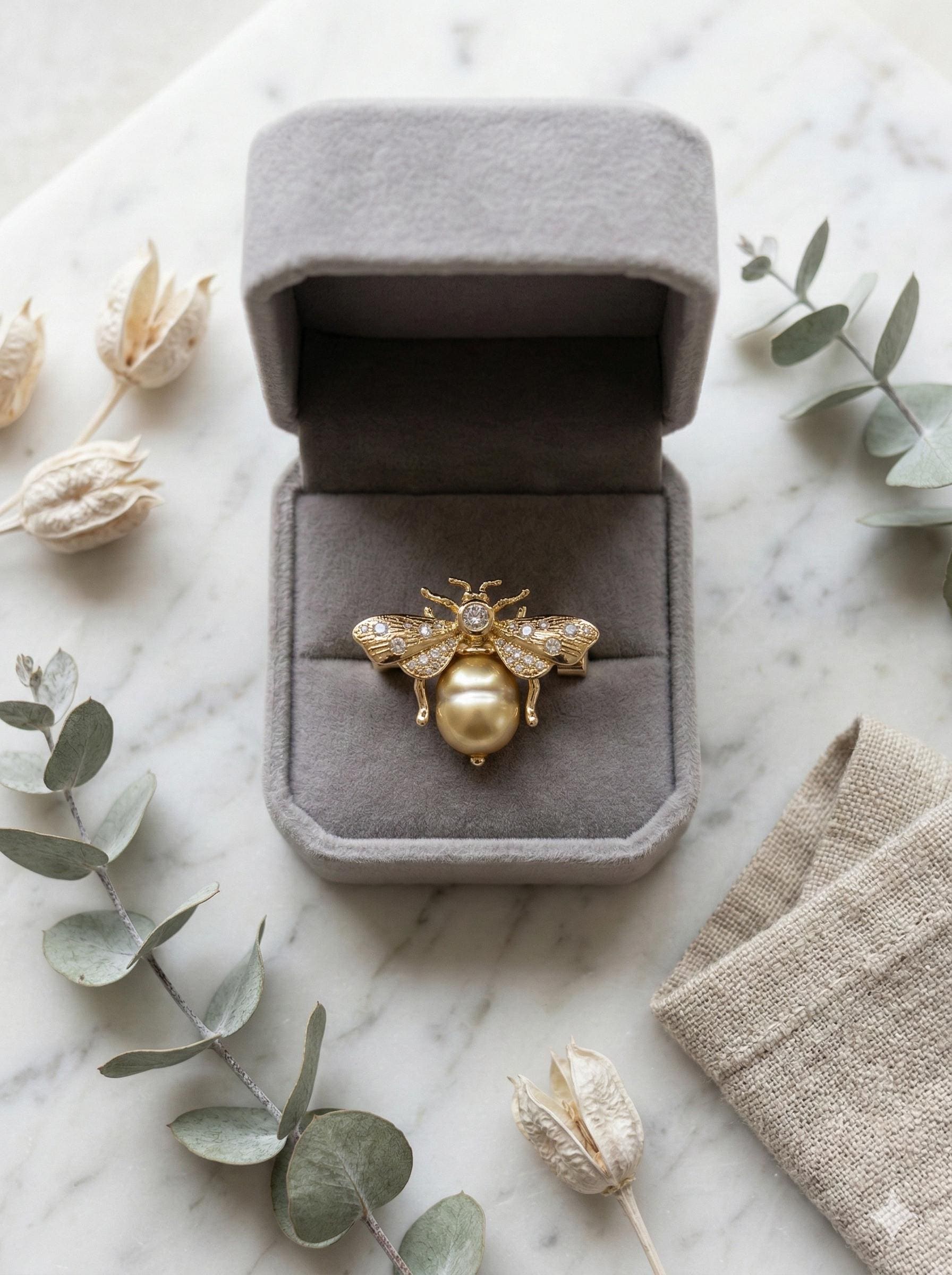 Bee Pearl Pendant Brooch – South Sea or Tahitian, ~9mm