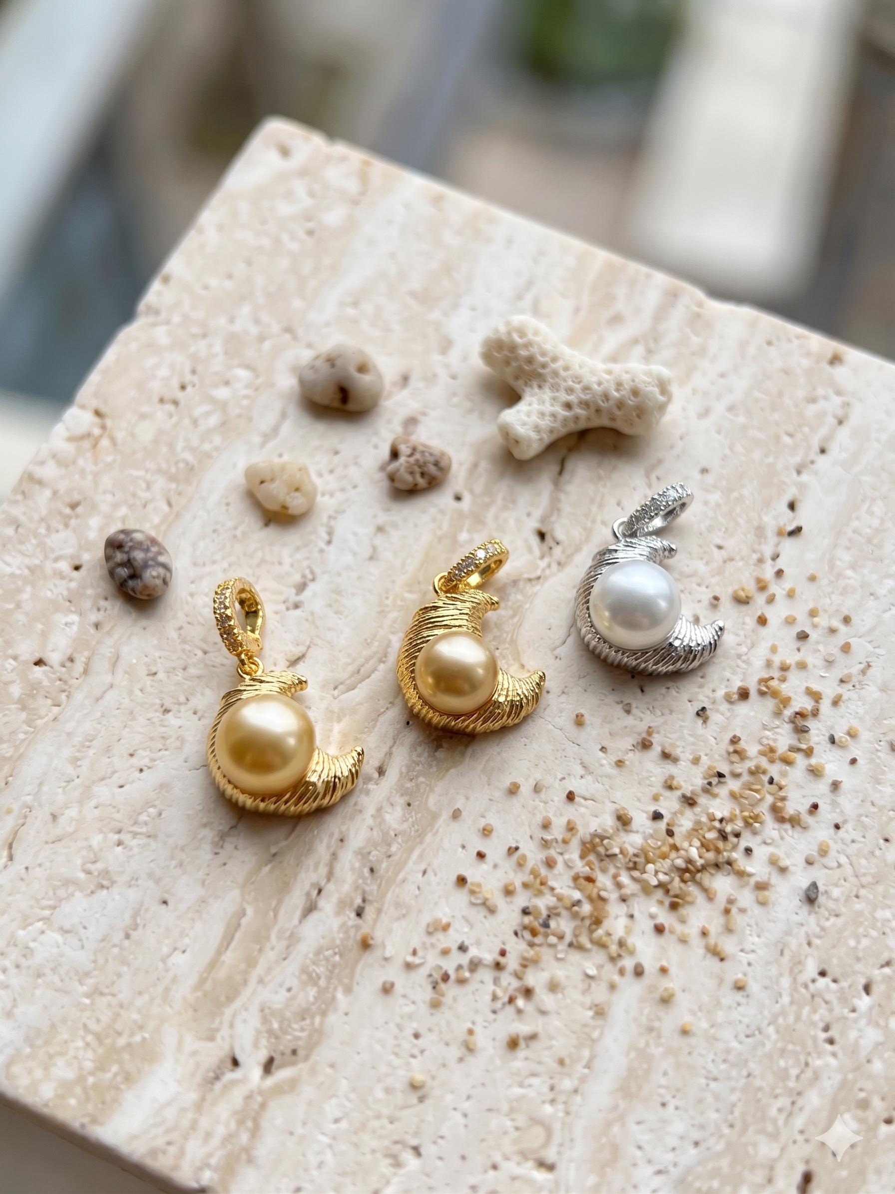 South Sea Pearl Croissant Pendant Necklace – 10–11mm