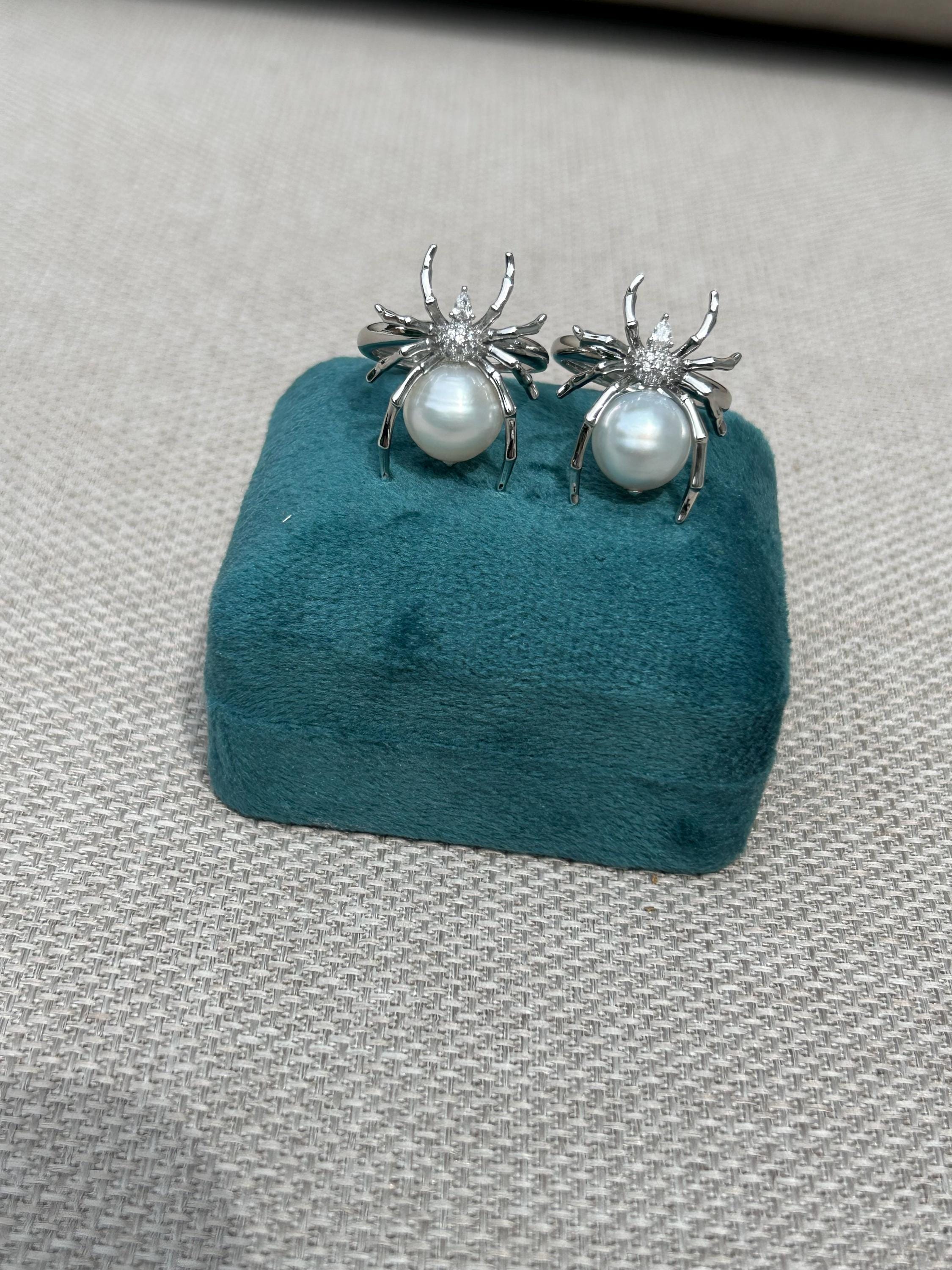 South Sea Pearl Spider Ring – Golden or White, 10–12mm