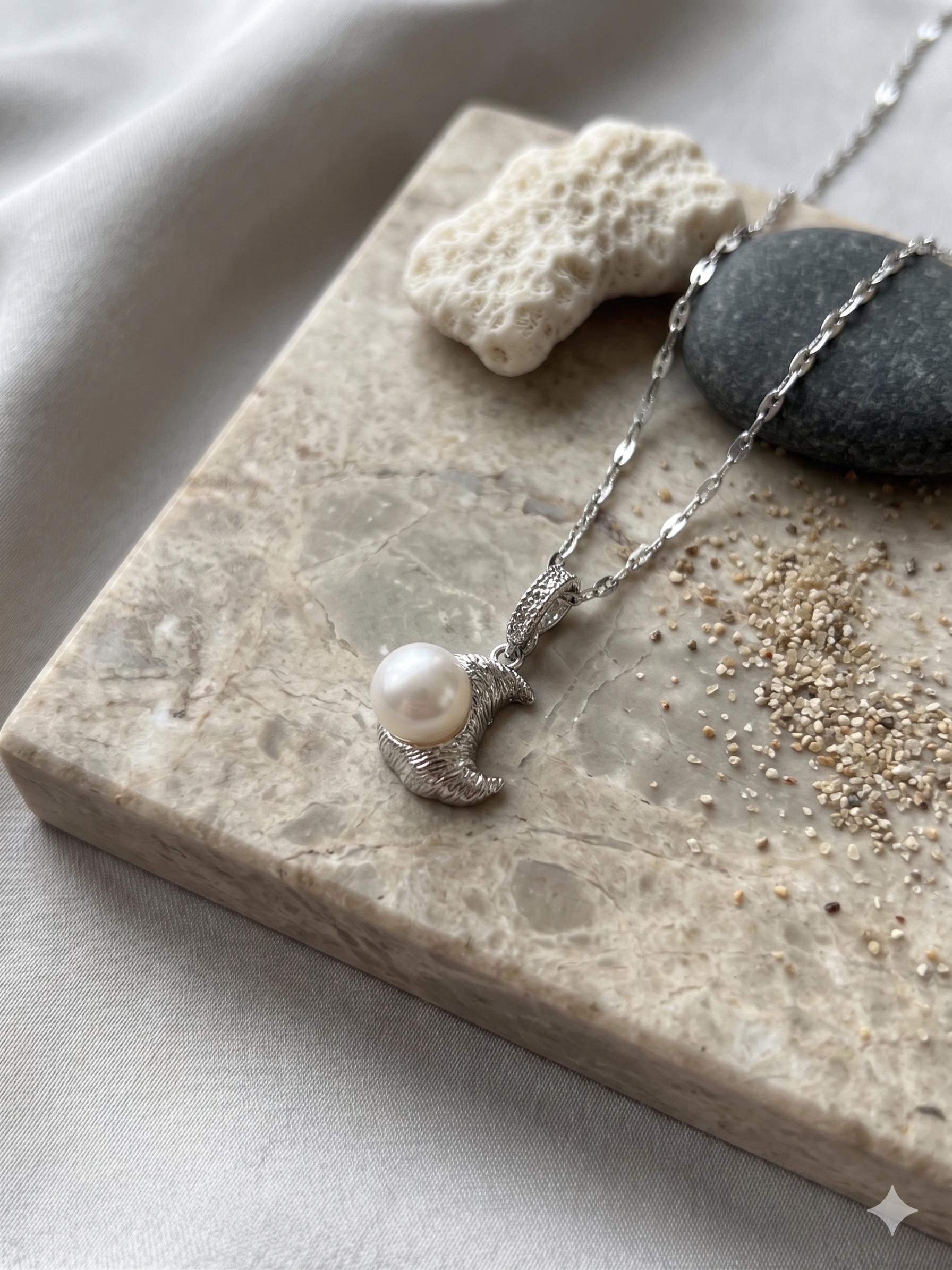 South Sea Pearl Croissant Pendant Necklace – 10–11mm