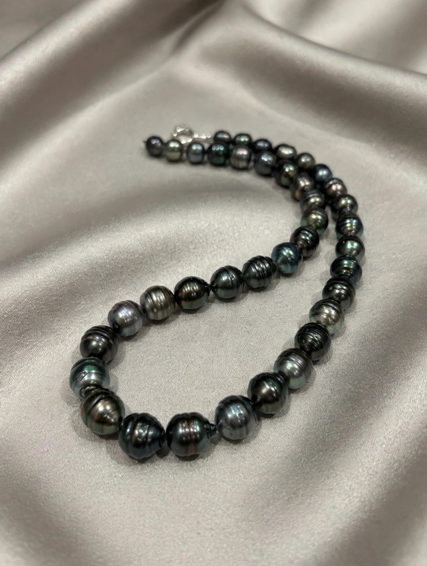 Finely Circled Tahitian Pearl Necklace — 8–11mm Graduated Peacock
